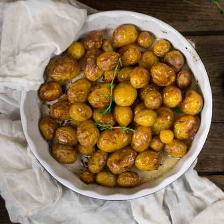 Baby potatoes with thyme
