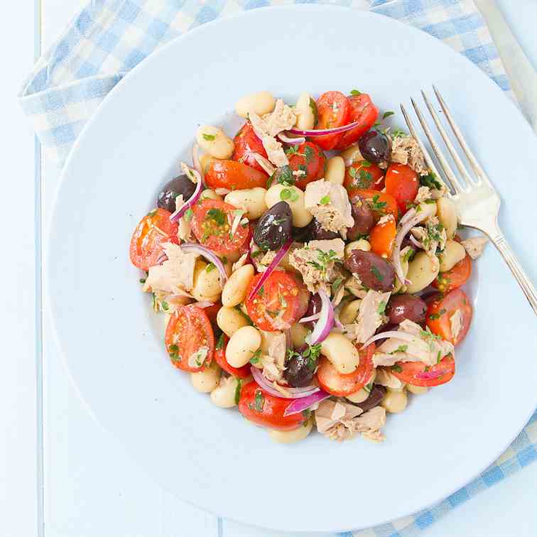 White bean, tomato and tuna salad-