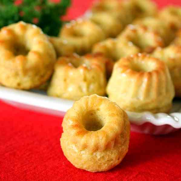 Rosemary-Cheese Mini-Guglhopf