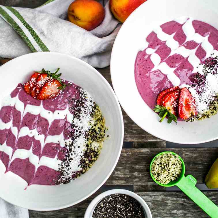 Frozen Berry Smoothie Bowl