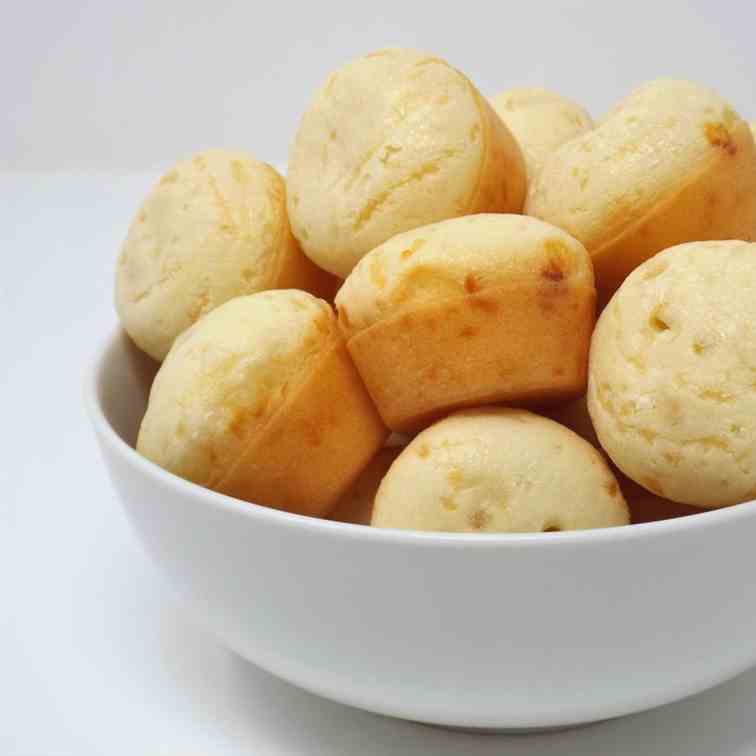 Pao de Quiejo (Brazilian Cheese Bread)