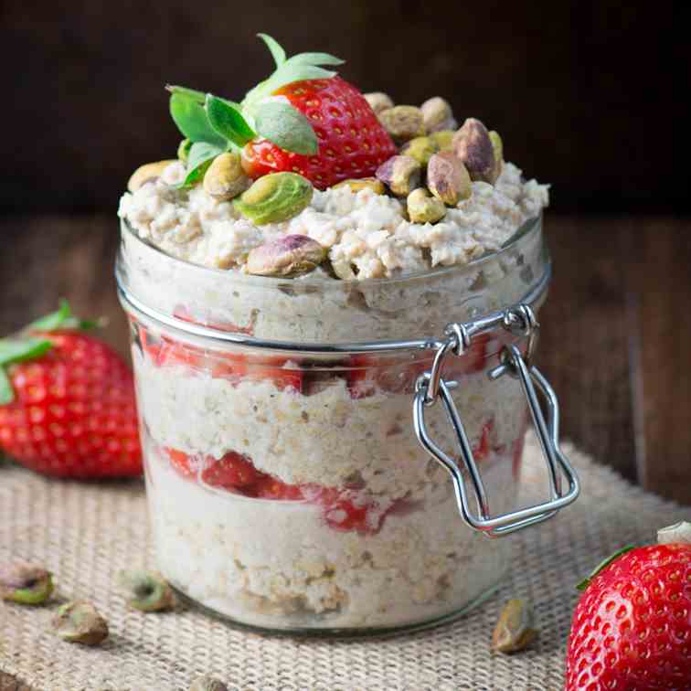 Strawberry Maple Pistachio Overnight Oats