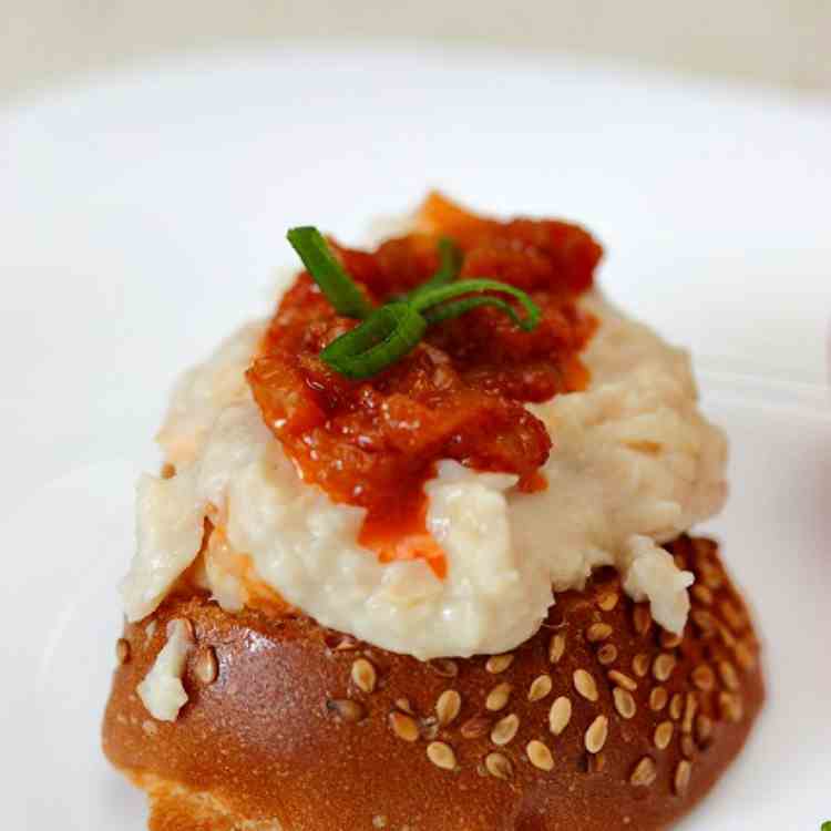 Mashed white beans and garlic dip