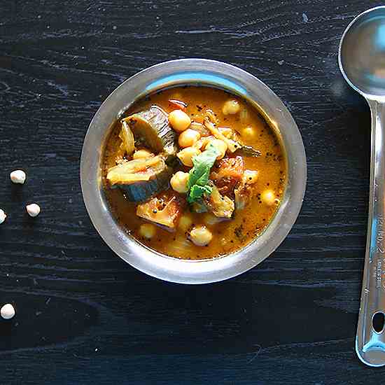 Kondai Kadalai Kuzhambu (Chickpea Gravy)