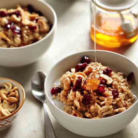 Oatmeal with Cashews and Honey
