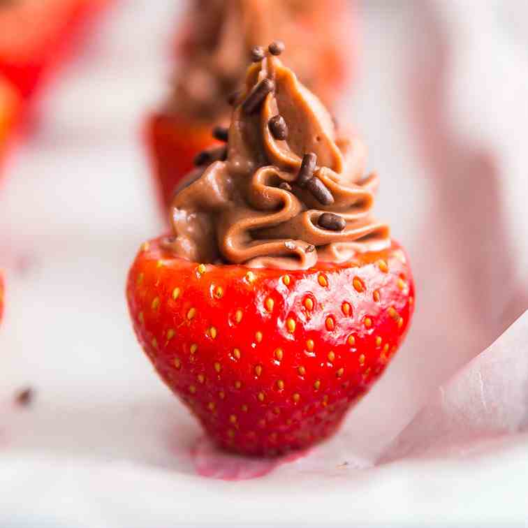 Chocolate Cheesecake Stuffed Strawberries 