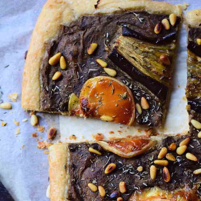 Eggplant tart with thyme - goat cheese