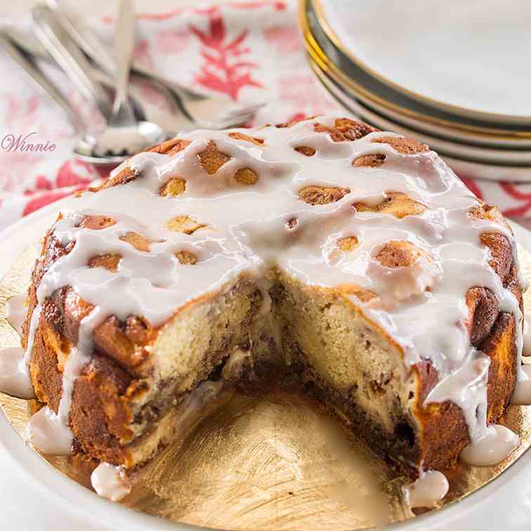 Cinnamon Roll Cheesecake