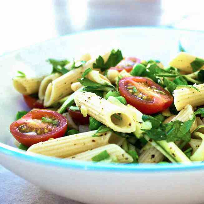 Quick Parsley, Pea and Tomato Pasta (vegan