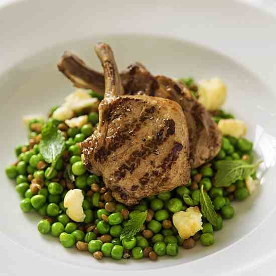 Lamb cutlets with green salad