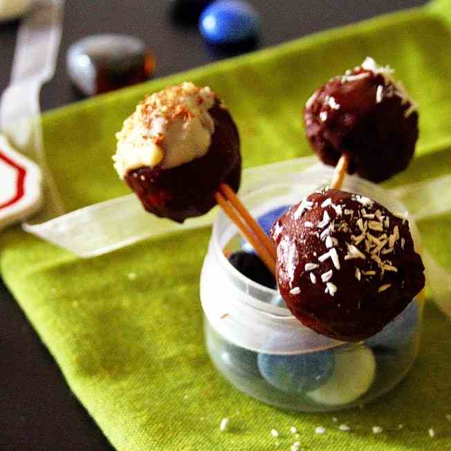 Instant Chocolate Bread Pops