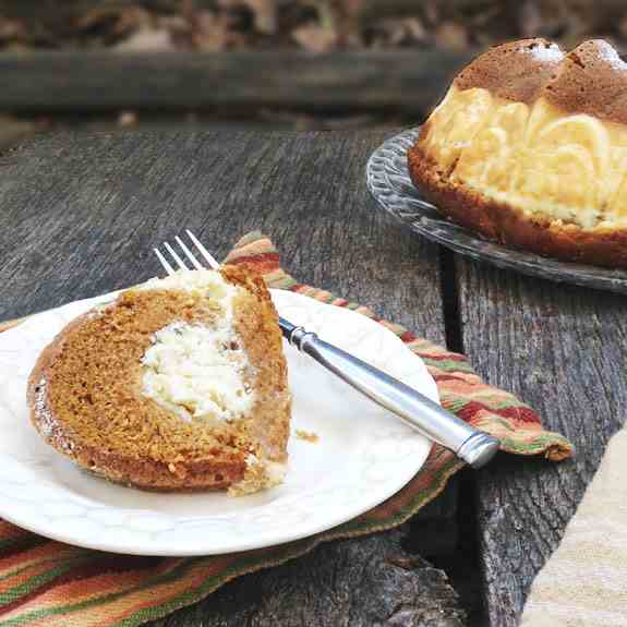 Pumpkin-Ginger Tunnel Cake