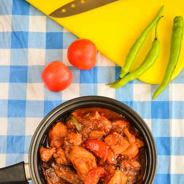 Tender Pork Chunks With Tomato and Shrimp 