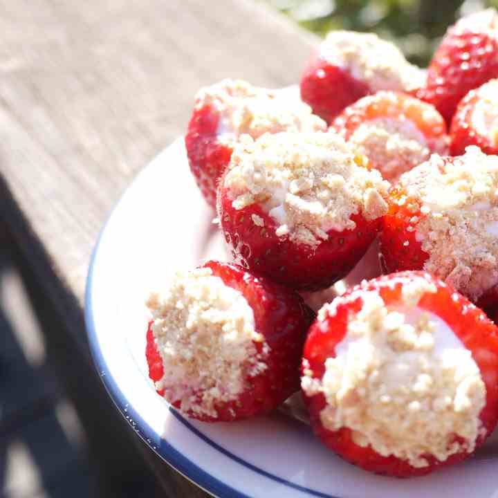 Cheesecake Stuffed Strawberries