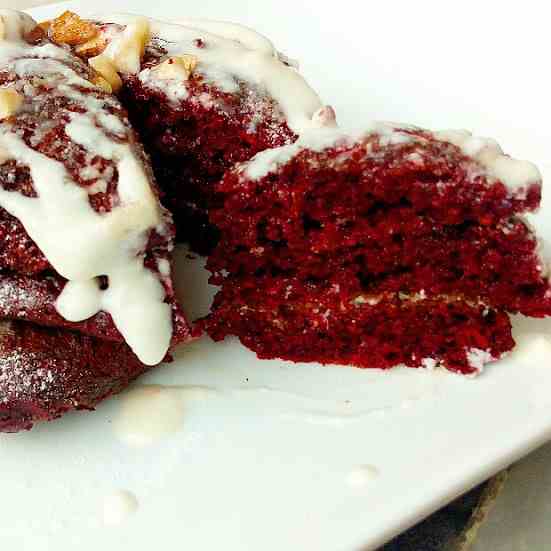 Healthy red velvet pancakes