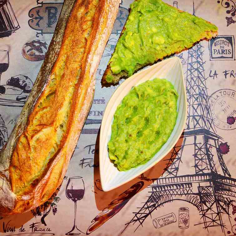 A simple and healthy Guacamole.