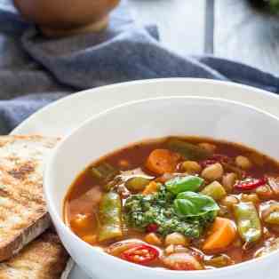 Chickpea and vegetable soup with pesto