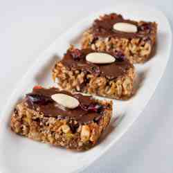 Almond & Apricot Granola Bars