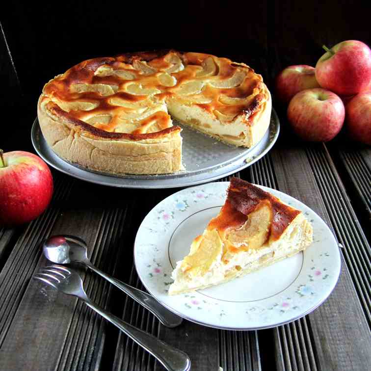 Cheesecake and apple