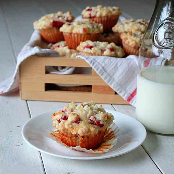 Strawberry streusel muffins