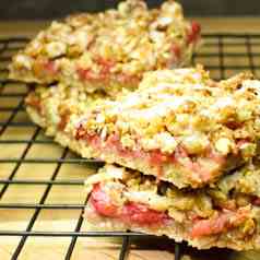 Strawberry Breakfast Oatmeal Bars