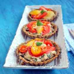 Tomato mini quiche and peas omelette