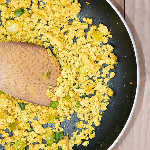 Vegan scrambled eggs