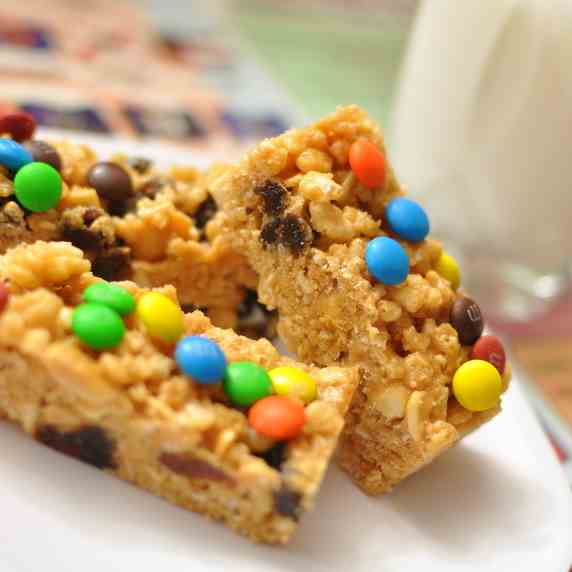 Trail Mix and Cereal Breakfast Bars