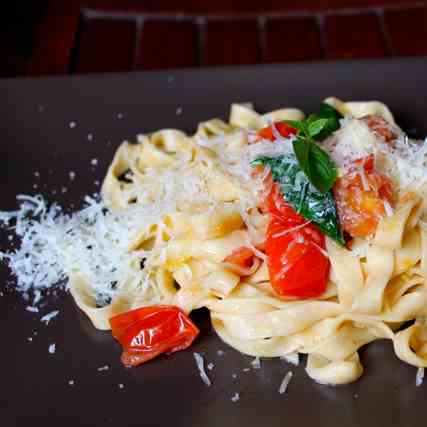 Tagliatelle with cherry tomatoes
