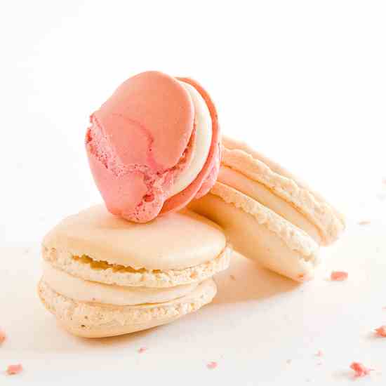 strawberry split macarons