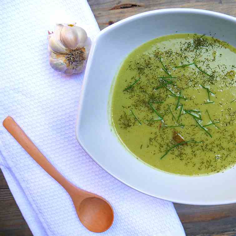 Creamy Garlic-Dill Potato Soup