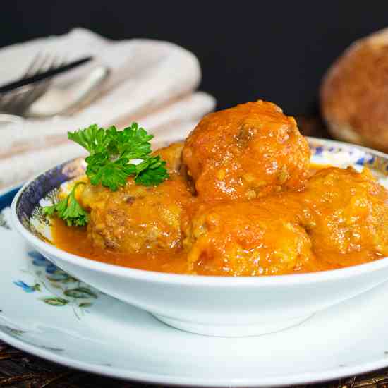 Spanish Meatballs in Tomato Sauce