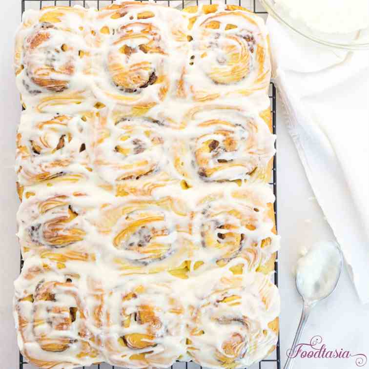 Pumpkin Cinnamon Rolls with Cream Cheese 