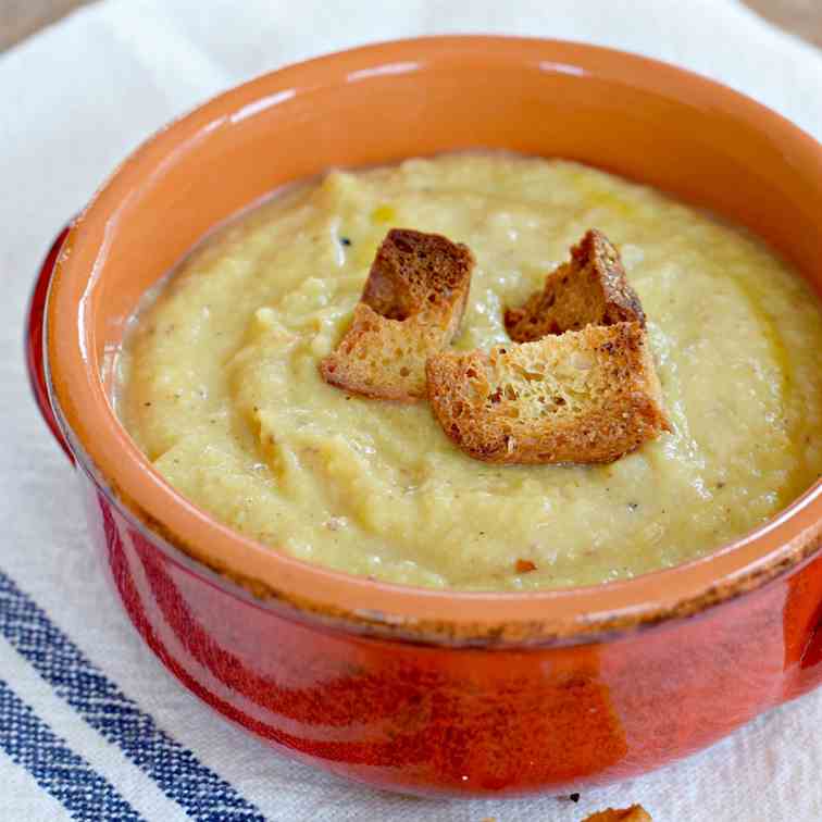 Roasted Cauliflower Soup