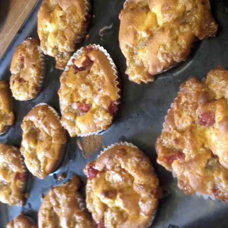 Strawberry Crumble Muffins