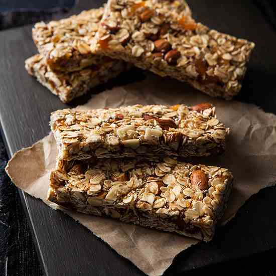 No-Bake Almond & Apricot Granola Bars