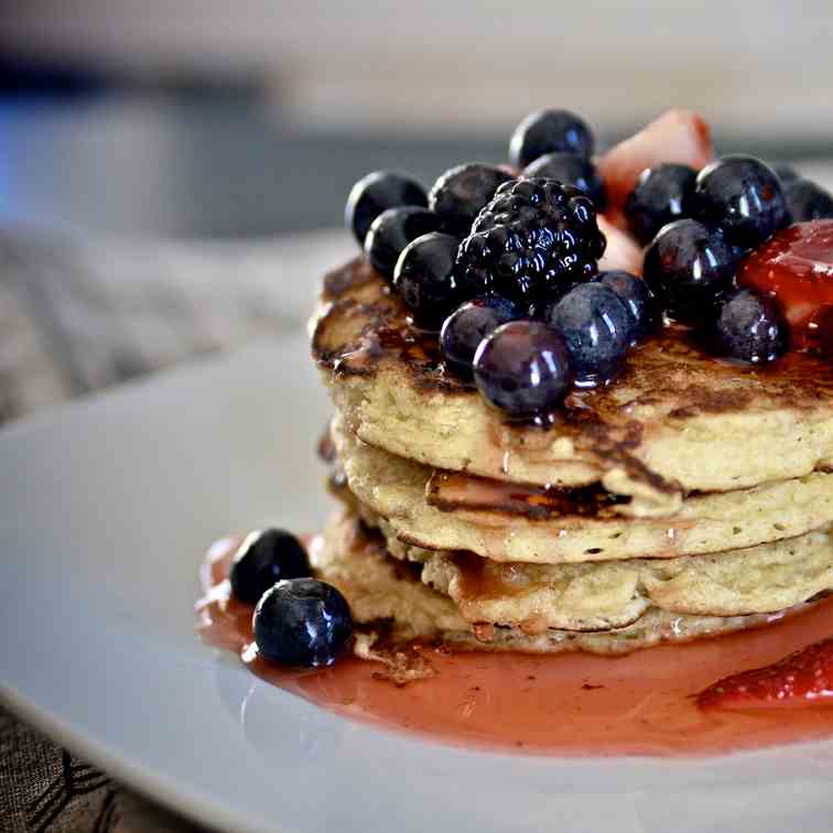 Lemon-Ricotta Pancakes With Mixed Berries