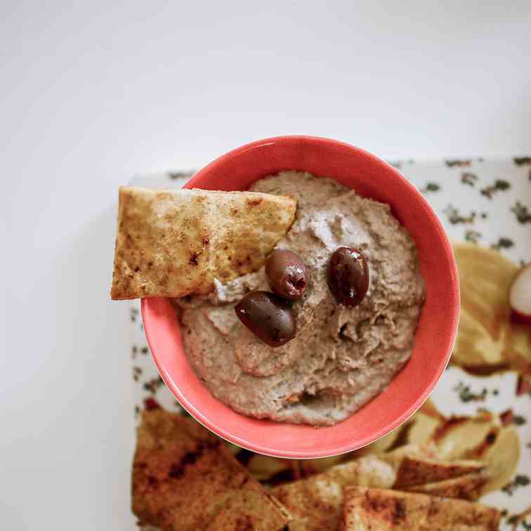 Black Olive Hummus - Pita Chips