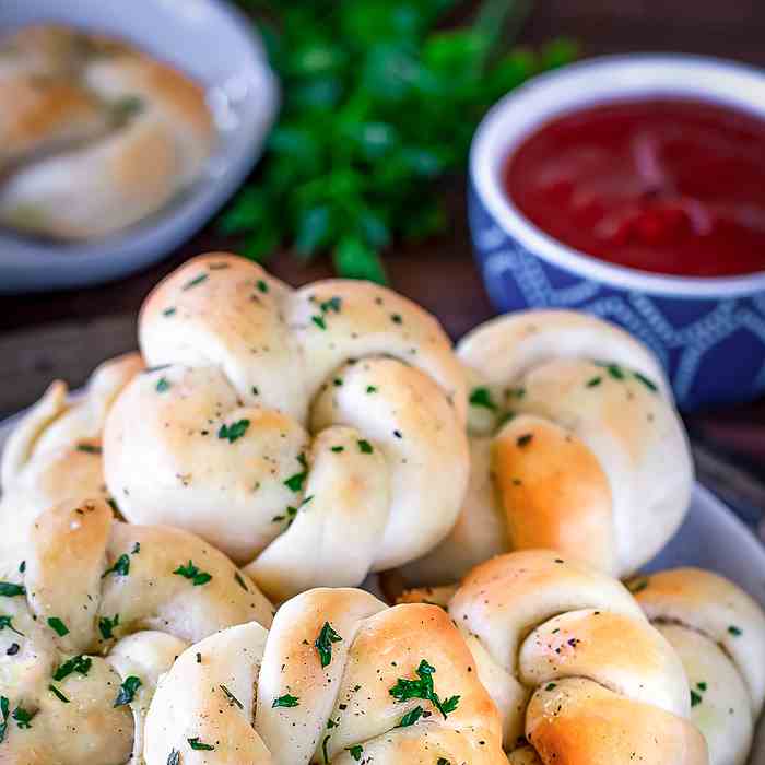 Homemade Easy Garlic Knots