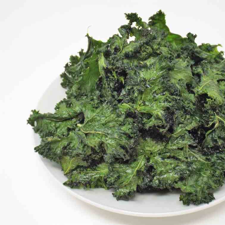 Crispy Garlic Kale Chips