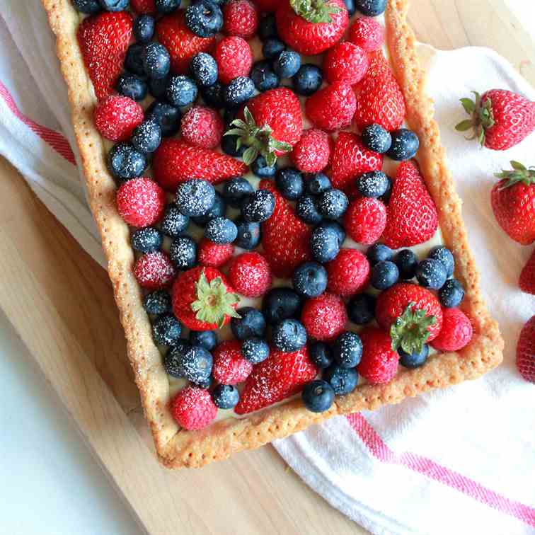 Fresh berry tart with pastry cream