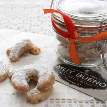 Cuernitos de Nuez (Butter Pecan Cookies) 