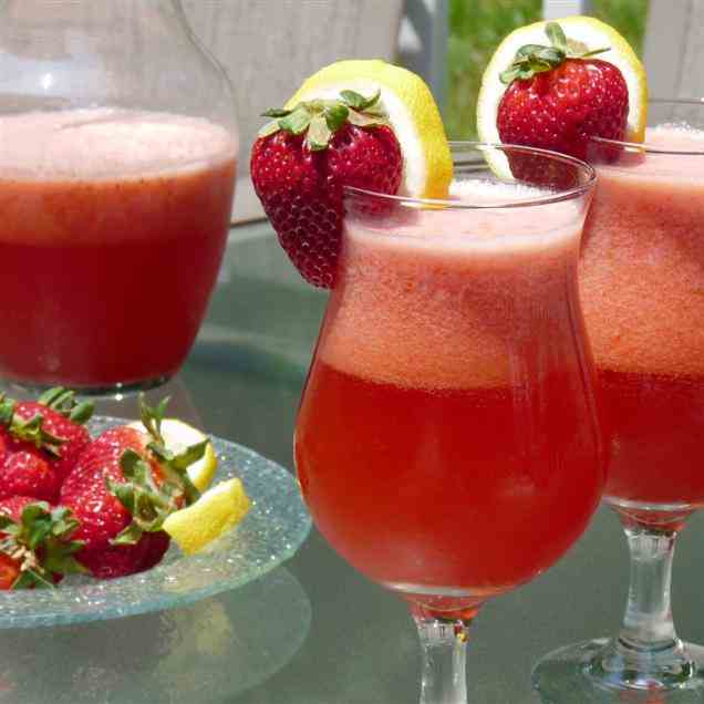 Quick Strawberry Lemonade