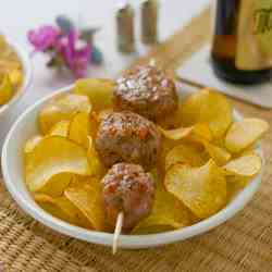 Mini mediterranean hamburgers with chips