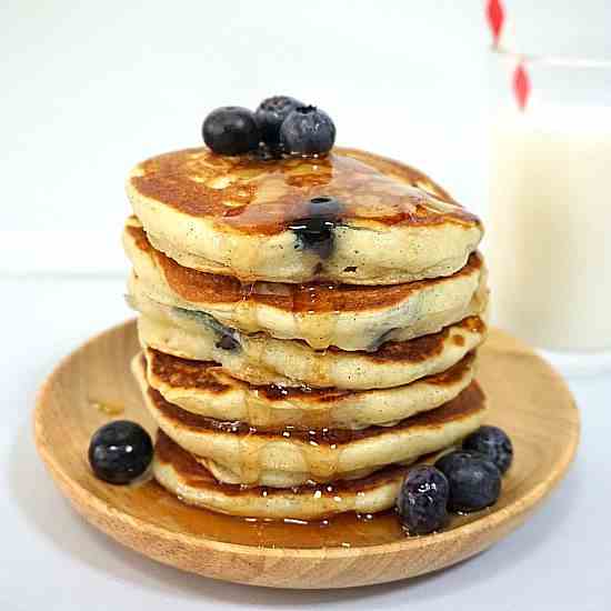 Fluffy Blueberry Greek Yogurt Pancakes