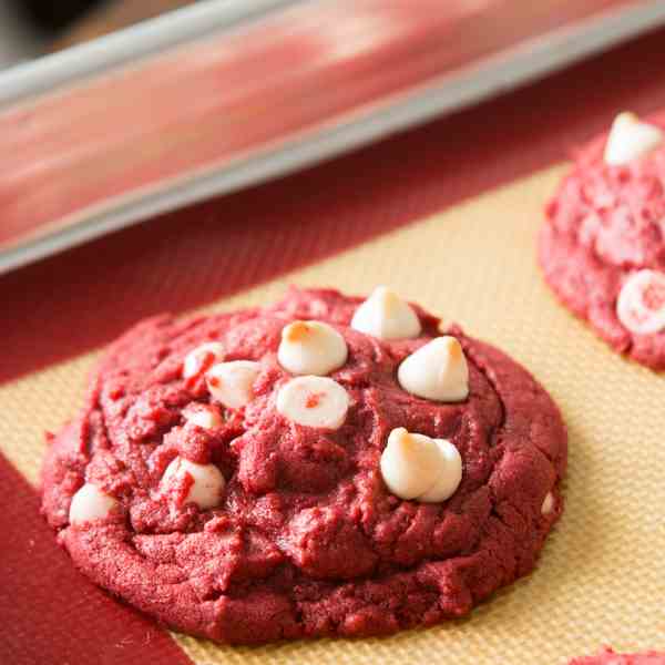 red velvet white chocolate cookies