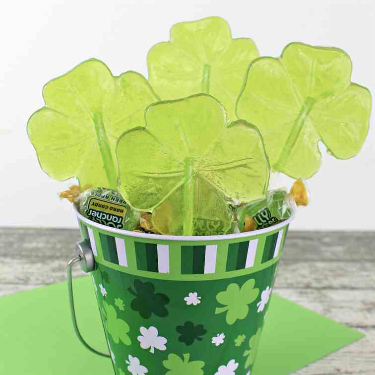 Easy Shamrock Lollipops