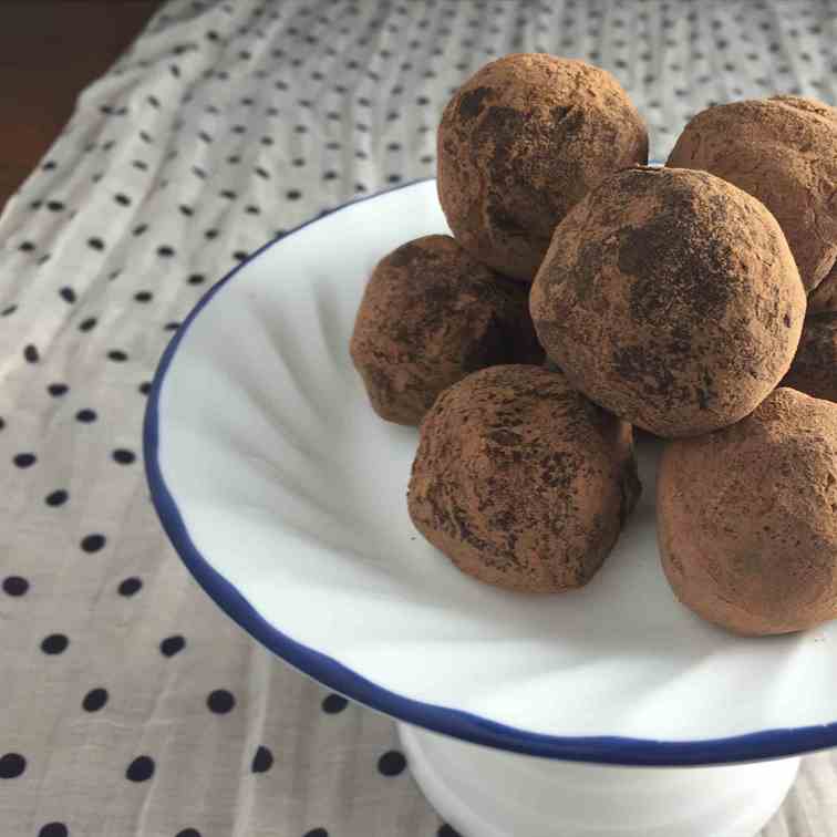 Chocolate Strawberry Truffles