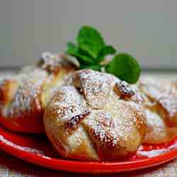 Sweet Cheese and Raisin Pastries