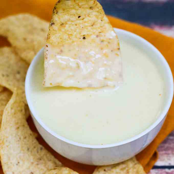 Restaurant Style Queso Dip